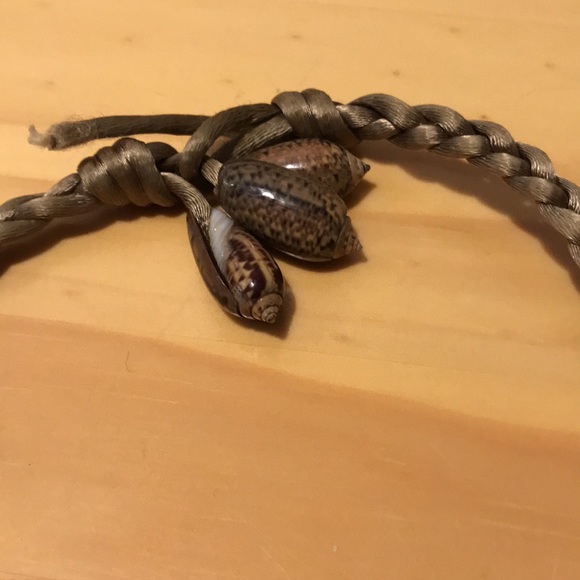 Shell Necklace - Picture 2 of 6